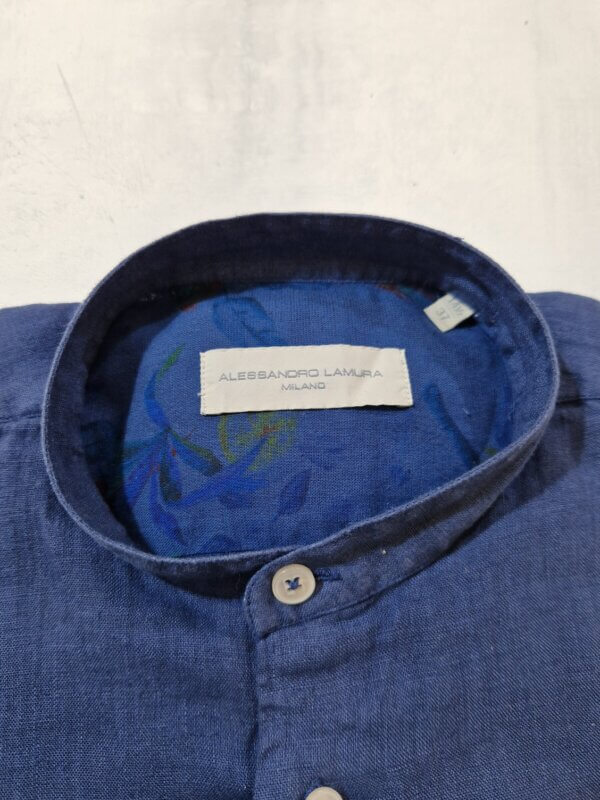 Camicia slim fit ALESSANDRO LAMURA collo alla coreana in lino dettagli floreali col. BLU - immagine 2