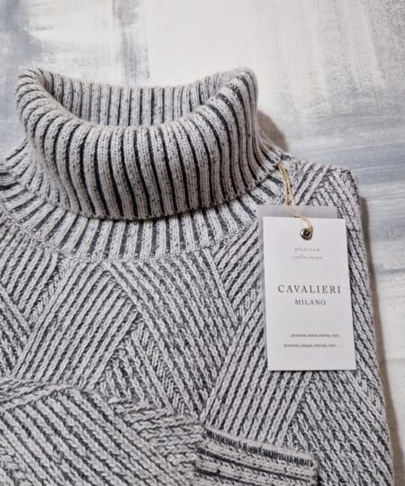 Dolcevita fantasia geometrica CAVALIERI Milano lana e cachemire col. grigio