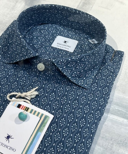 Camicia BASTONCINO blu polvere lavato con giglio piazzatto 4729